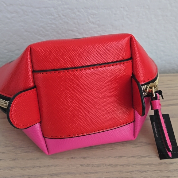 Victoria's Secret Pink and Red Heart Makeup bag - nwt - Picture 3 of 5